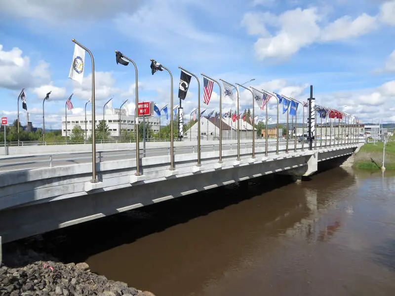 Veterans Memorial Bridge