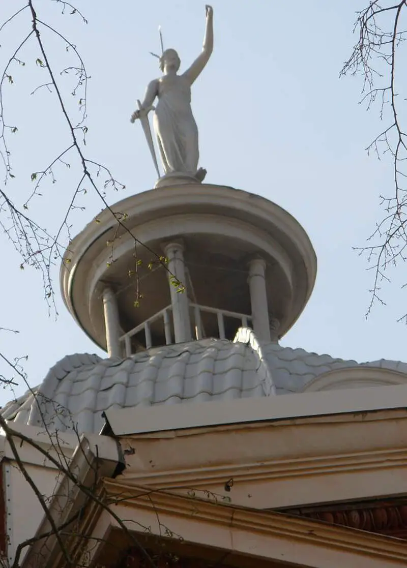 Lafayettealabamacourthousestatue