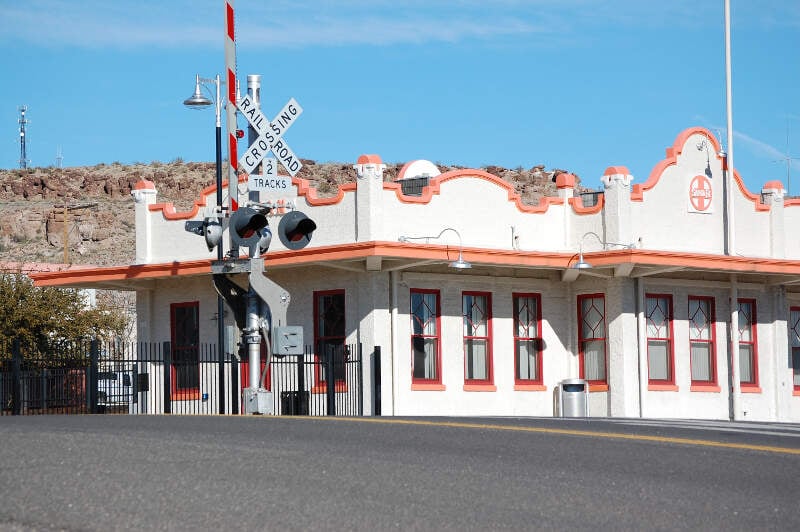 Mission Style Atsf Bnsf Santa Fe Train Station Kingman Az