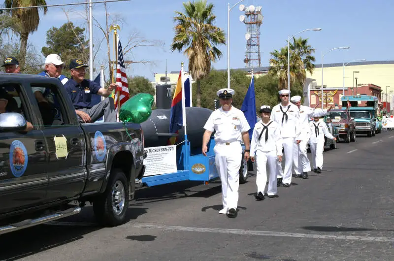 Us Navy N D Sailors From The Los Angeles Class Fast Attack Submarine Uss Tucson Ssn And Navy Operational Support Center Tucson Take Part In The Annual St