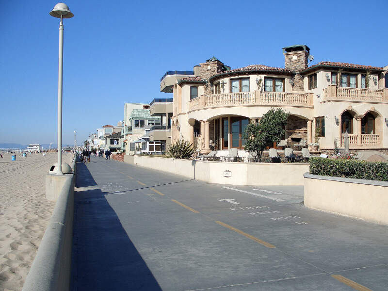 Th Street And Hermosa Beach Strand