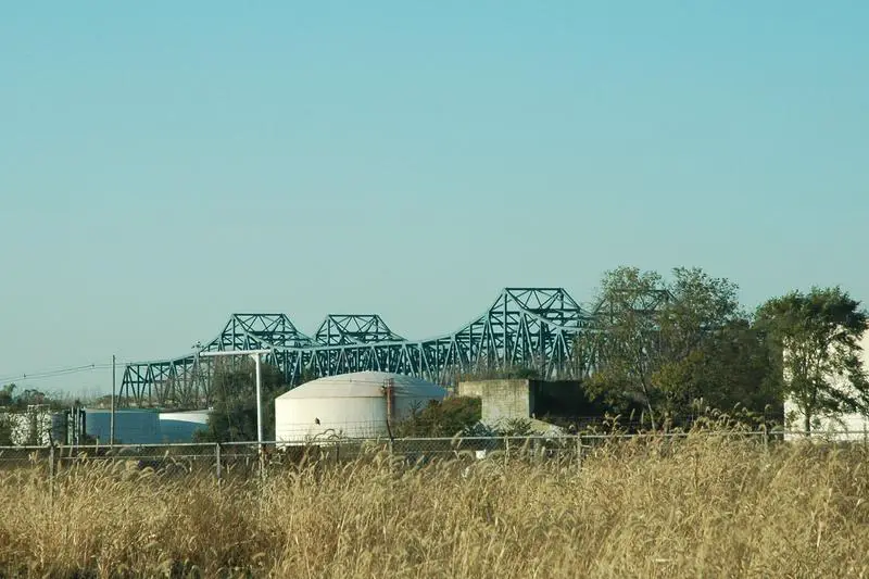 Shade Lohmann Bridge Creve Coeur Illinois