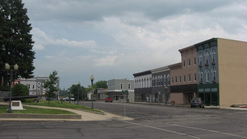 Southern Side Of Courthouse Square In Sullivan