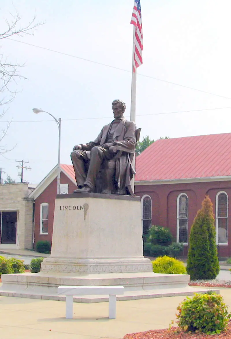 Lincoln Statue At Town Square In Hodgenville Ky