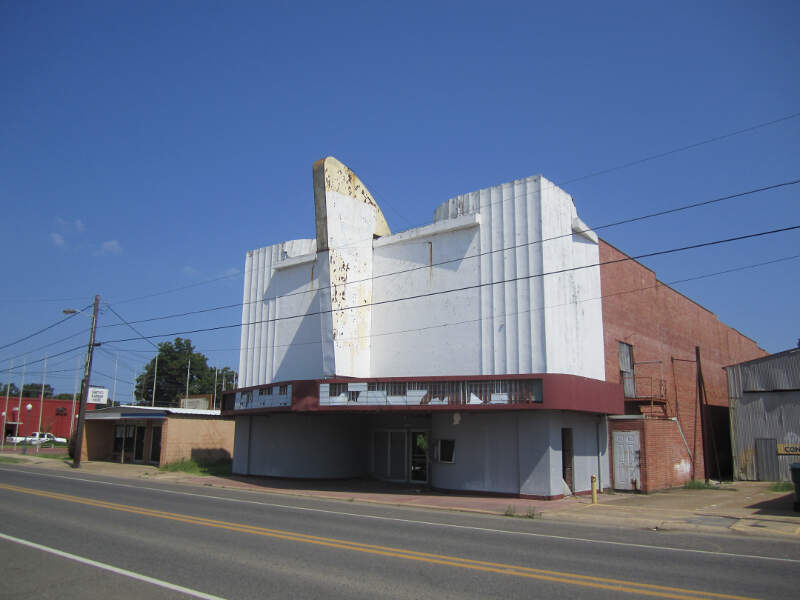 Abandoned Theater In Rayvillec La Img
