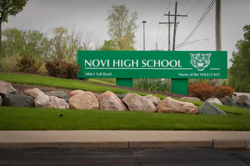 Novihighschoolmientrancesign