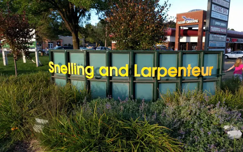 Snelling And Larpenteur Welcome Sign