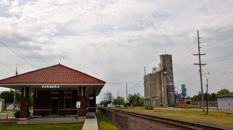 Dexter Vistor Center And Grain Towers