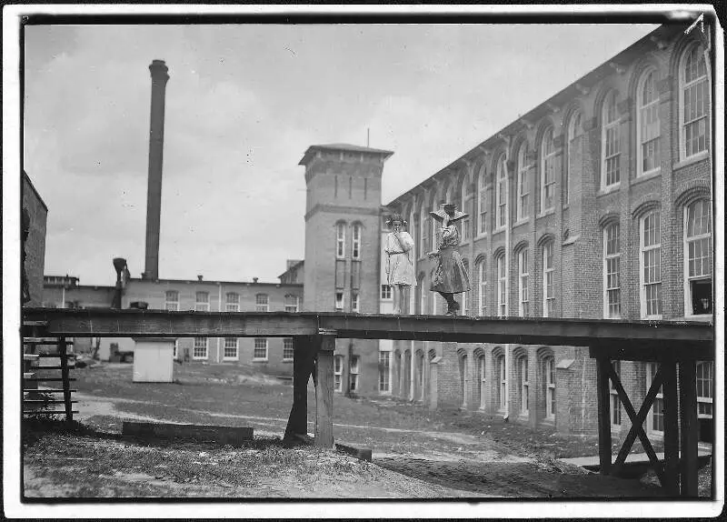 Noon Hourc Two Of The Young Workers In Laurel Cotton Mills