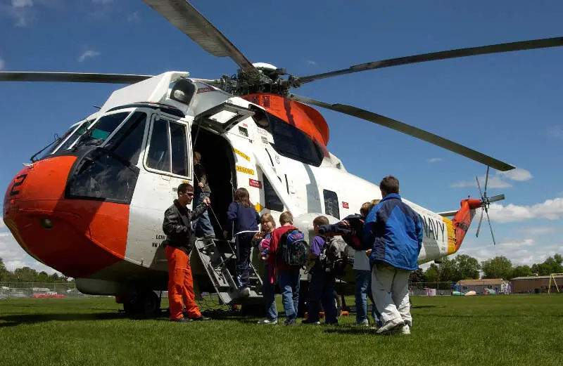 Us Navy N W Avionics Technician Nd Class Ryder Buttrey Shows A Third Grade Class From Graph Laurel Elementary School The Features On A Uh H Sar Helicopter