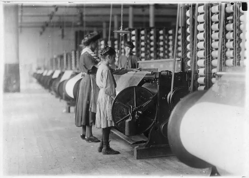 Girls Running Warping Machines In Loray Millc Gastoniac N