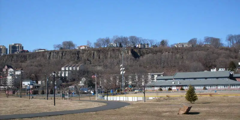 Edgewater Palisades Cliff