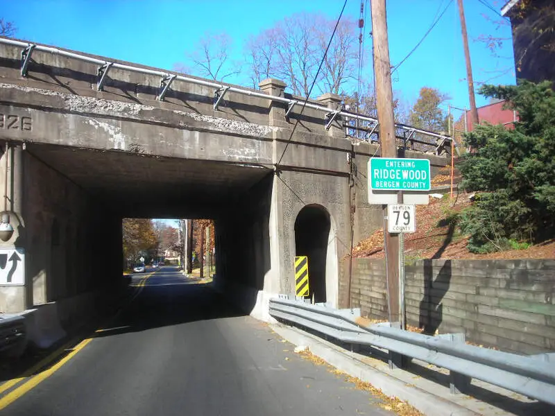 Entering Ridgewoodc New Jersey Along Ackerman Avenue