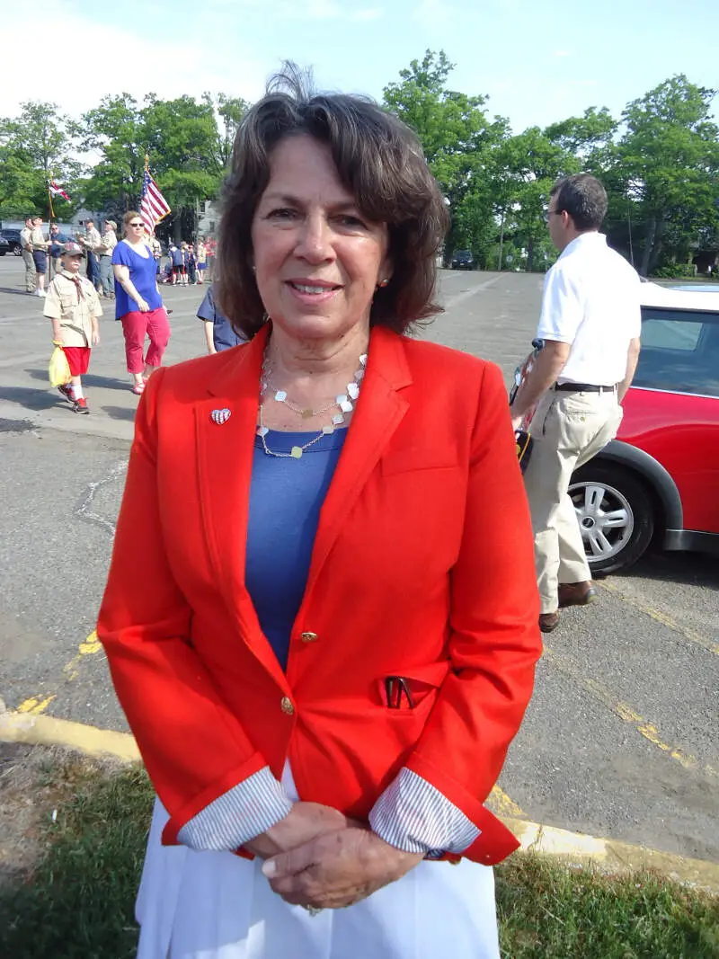 Summit Nj Mayor Ellen Dickson At The Veterans Day Parade