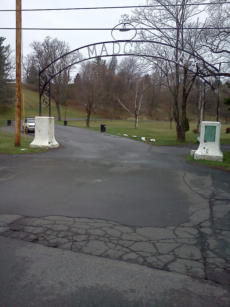 Tallmadge Park Entrance