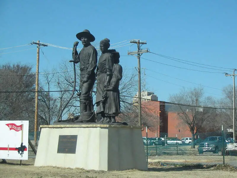 Pioneerfamilystatue