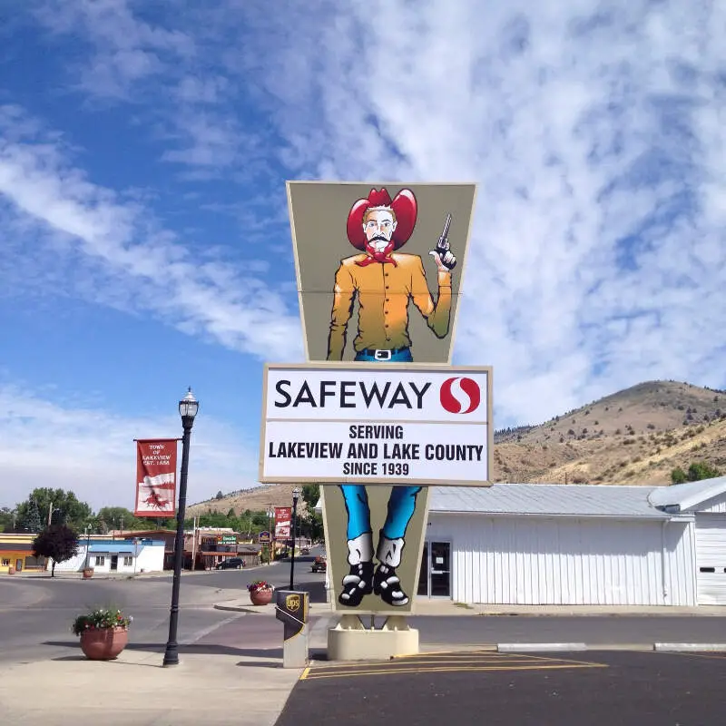Safeway Store Sign In Lakeviewc Oregon