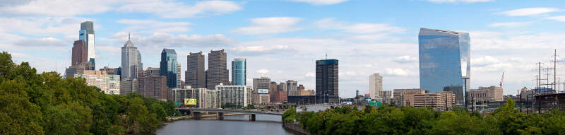 Gardenstreetbridgeschuylkillriverskylinephiladelphiapennsylvania