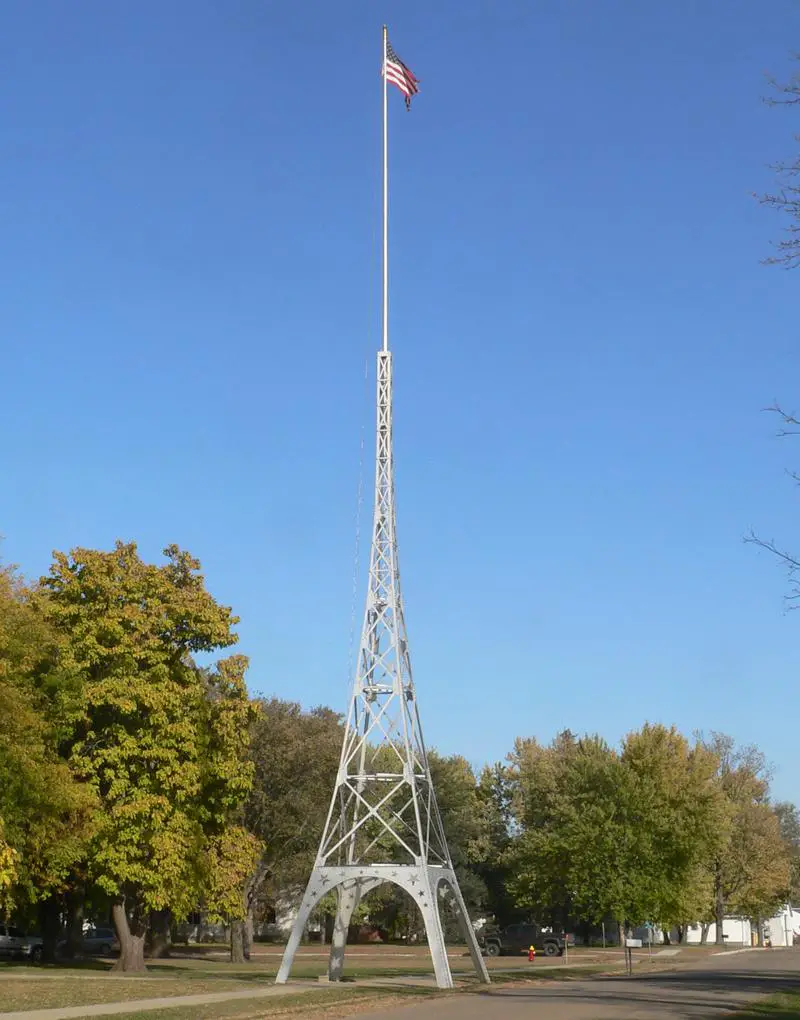 Tyndall Sd Eiffel Tower Flagpole From Sw