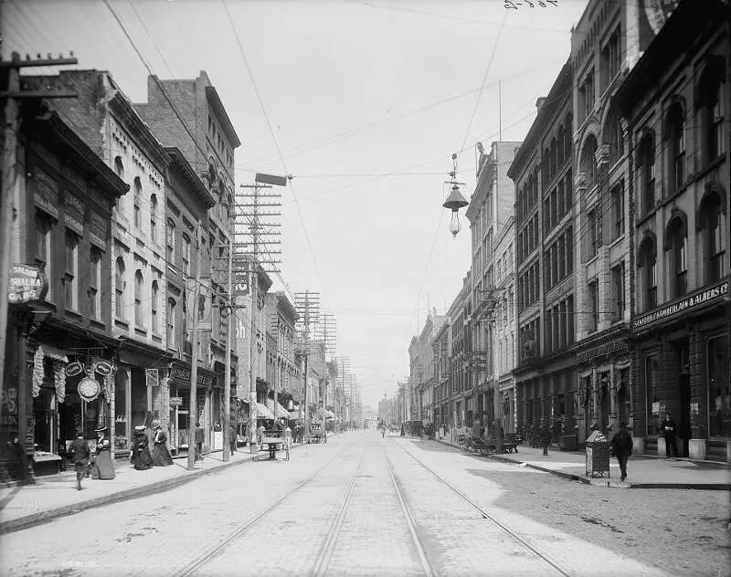 Living In Old City, Knoxville, TN - HomeSnacks