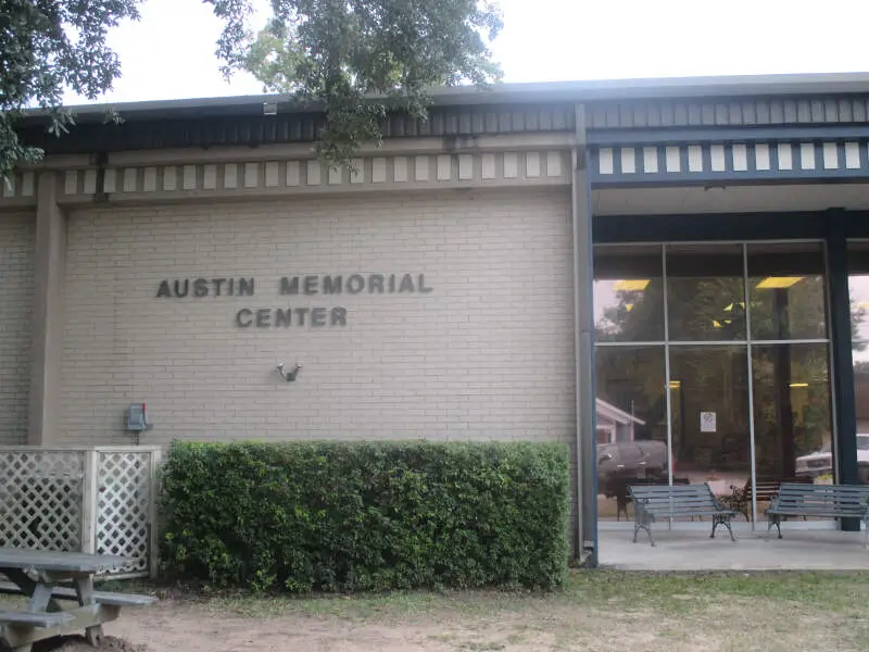 Austin Memorial Libraryc Clevelandc Tx Img