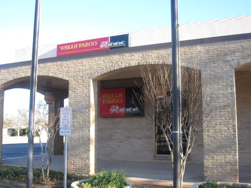 Wells Fargo Bank In Floresvillec Tx Img