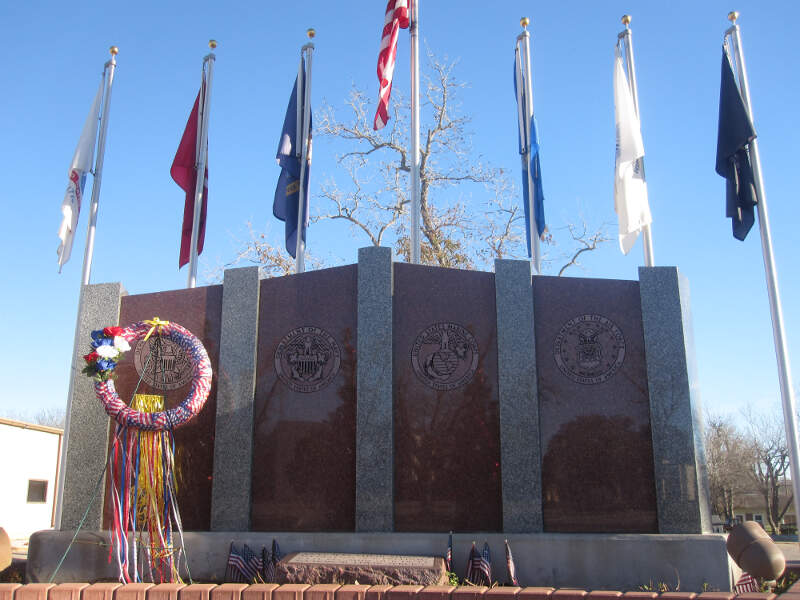 Floresvillec Txc Veterans Monument Img