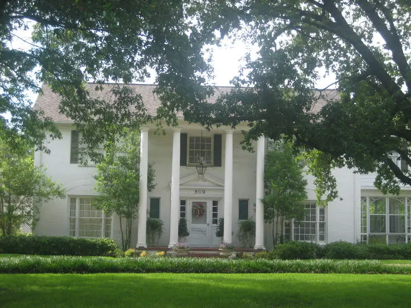 Plantation Style Home In Madisonvillec Tx Img