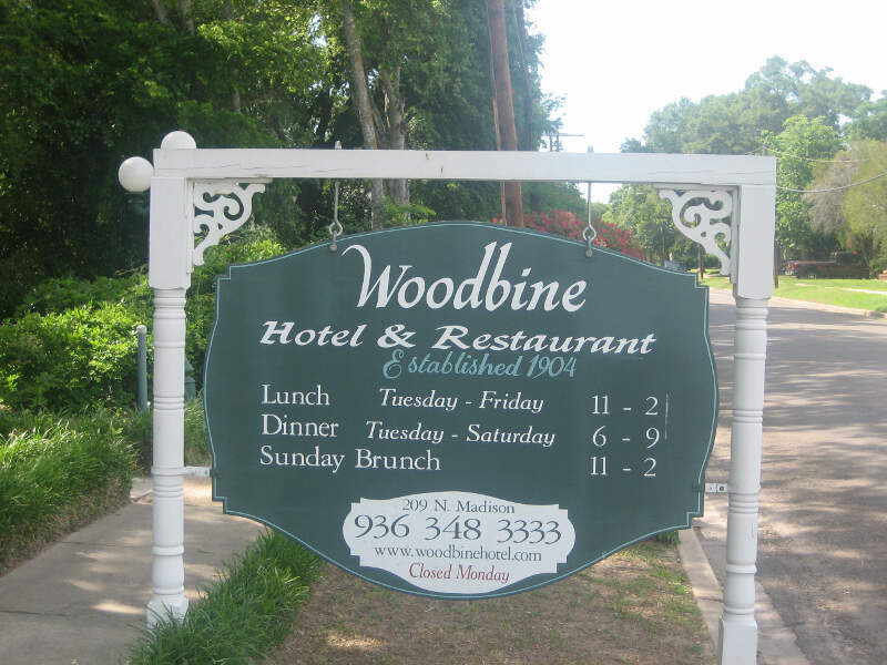 Woobine Hotel Signc Madisonvillec Tx Img