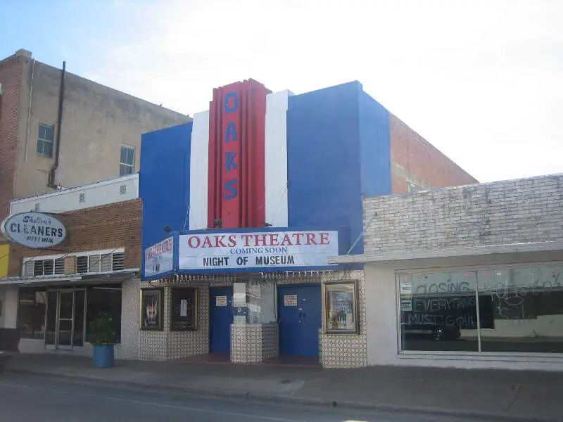 Oaks Theater In Pearsallc Tx Img