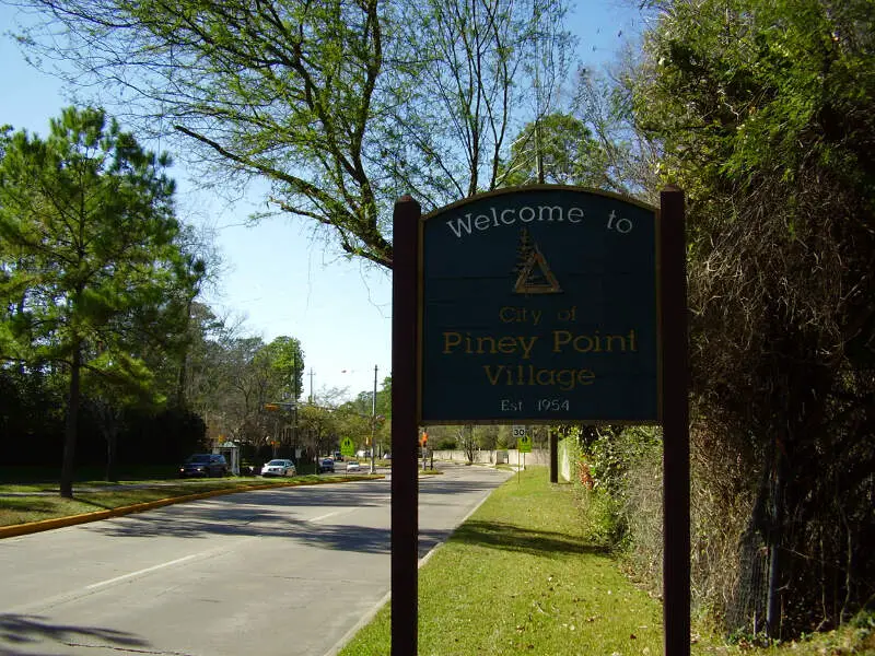 Pineypointvillagetexassign