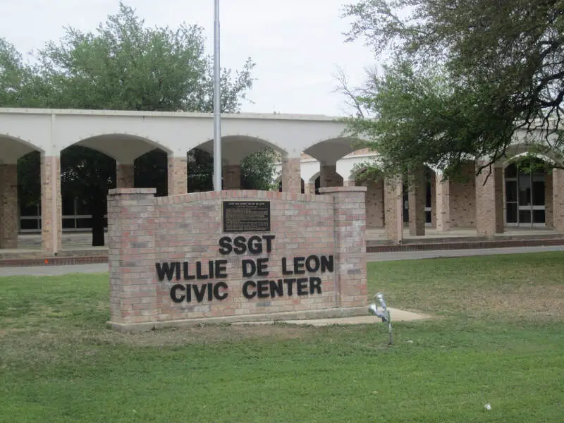 Willie Deleon Civic Centerc Uvaldec Tx Img